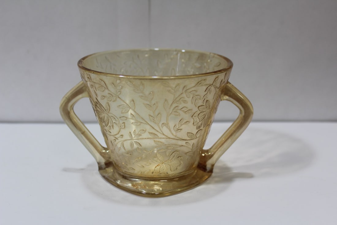 A Carnival Glass Two-Handle Cup (1 of 5)
