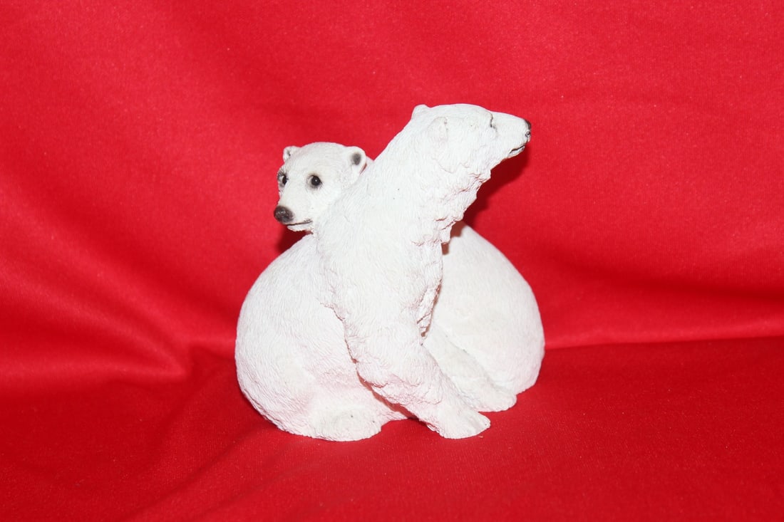 Resin Polar Bears Statue (1 of 3)