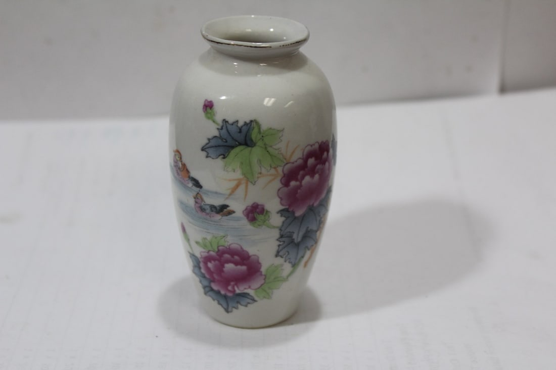 A Small Chinese Ceramic Vase: please note: flea bite - 3 3/4" tall