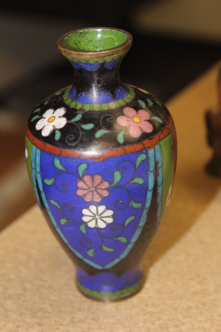 Antique Small Japanese Cloisonne Vase: 4" tall