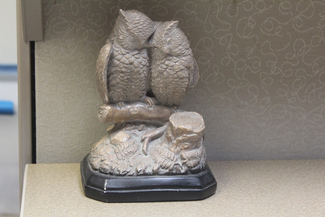 Heavy Resin Owl: 7 3/4" tall - nice detail