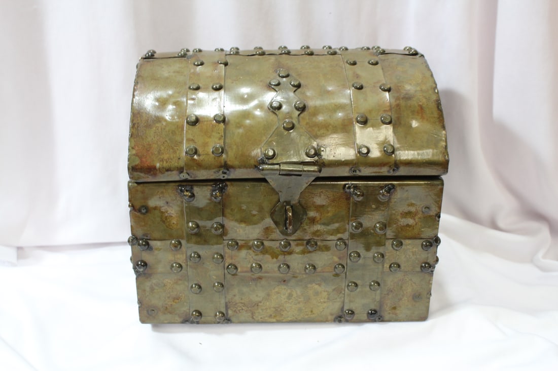 A Dome Treasure Box: 9 1/4" x 8 1/2"