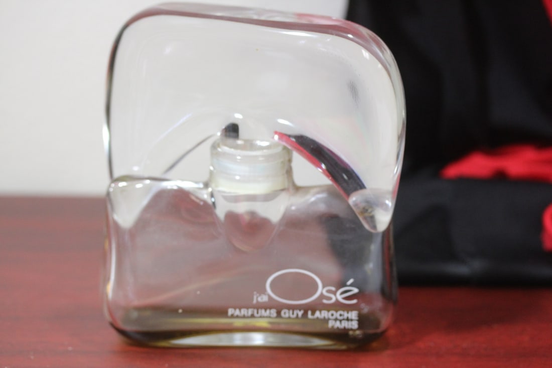 Jaiose Guy Parfum Bottle (1 of 5)