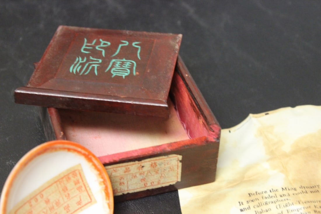 A Vintage Red Ink Paste Ceramic Box - 3