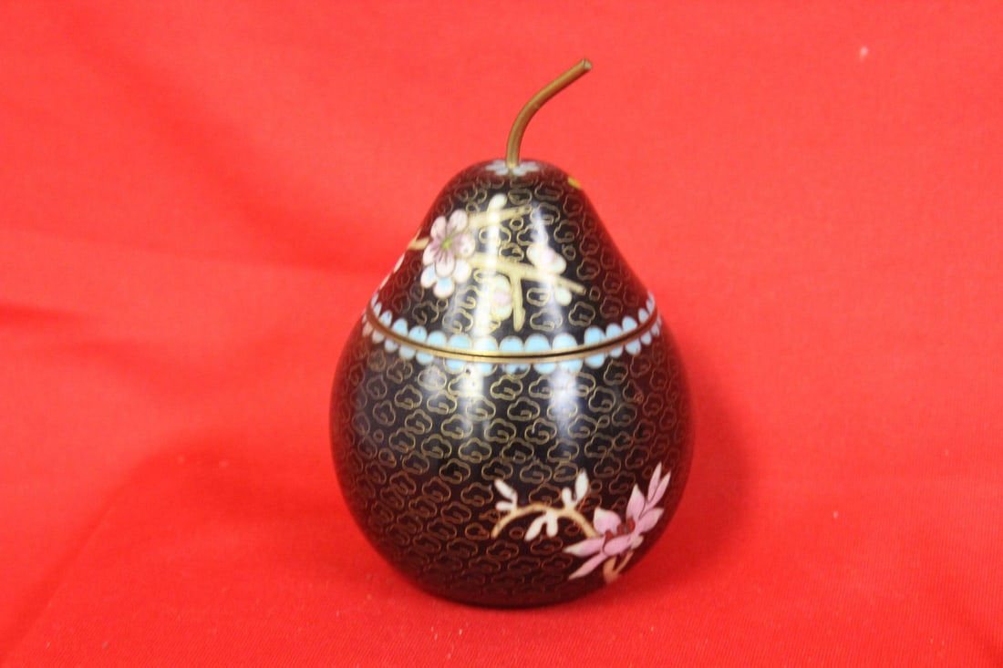 A Vintage Closionne Apple Form Box: 4 1/2" tall