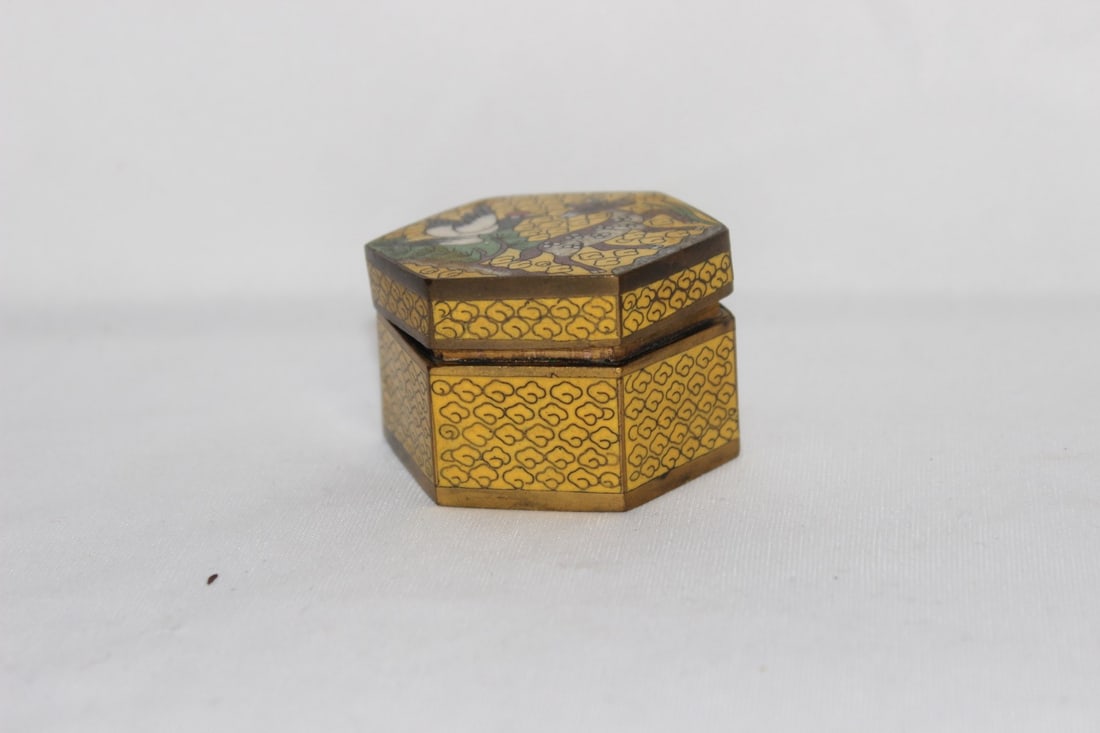 A Chinese Cloisonne Trinket Box: 2 inches across