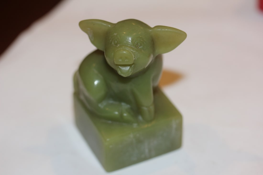 Pig Jade Seal: 2 1/2" tall