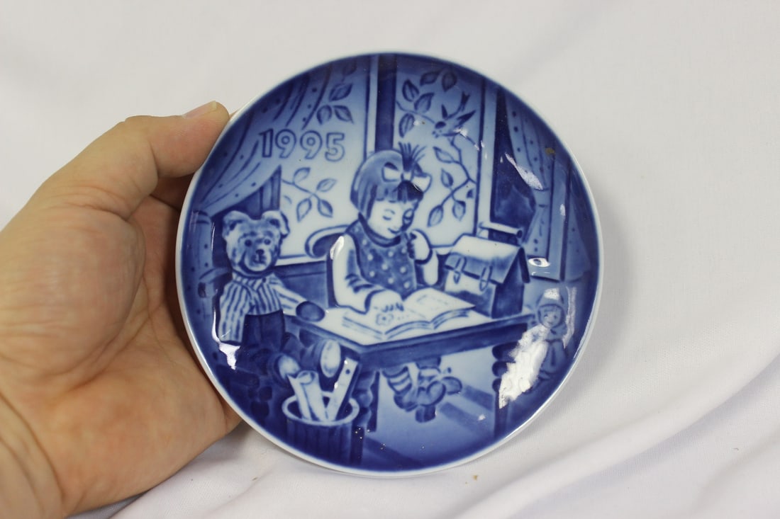 A Band G 1995 Children's Day Plate: 5 1/8" in diameter