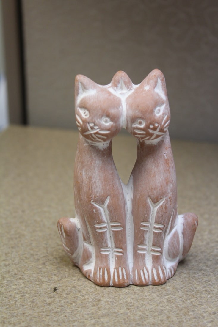 Pair of 2 Ceramic Cats: 4 1/4" tall