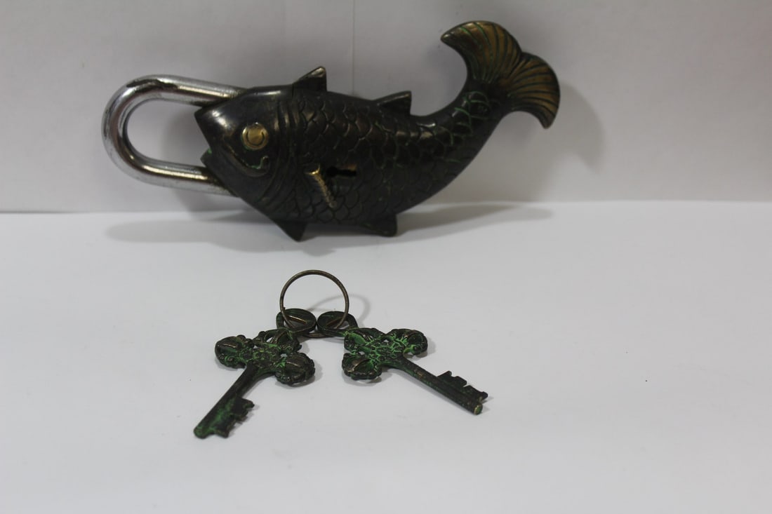 A Chinese Fish Lock: with 2 keys - overall= 7 inches long