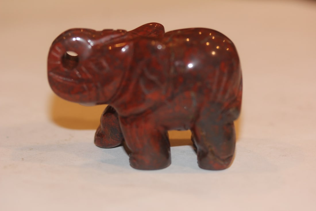Gemstone Elephant: 2" across