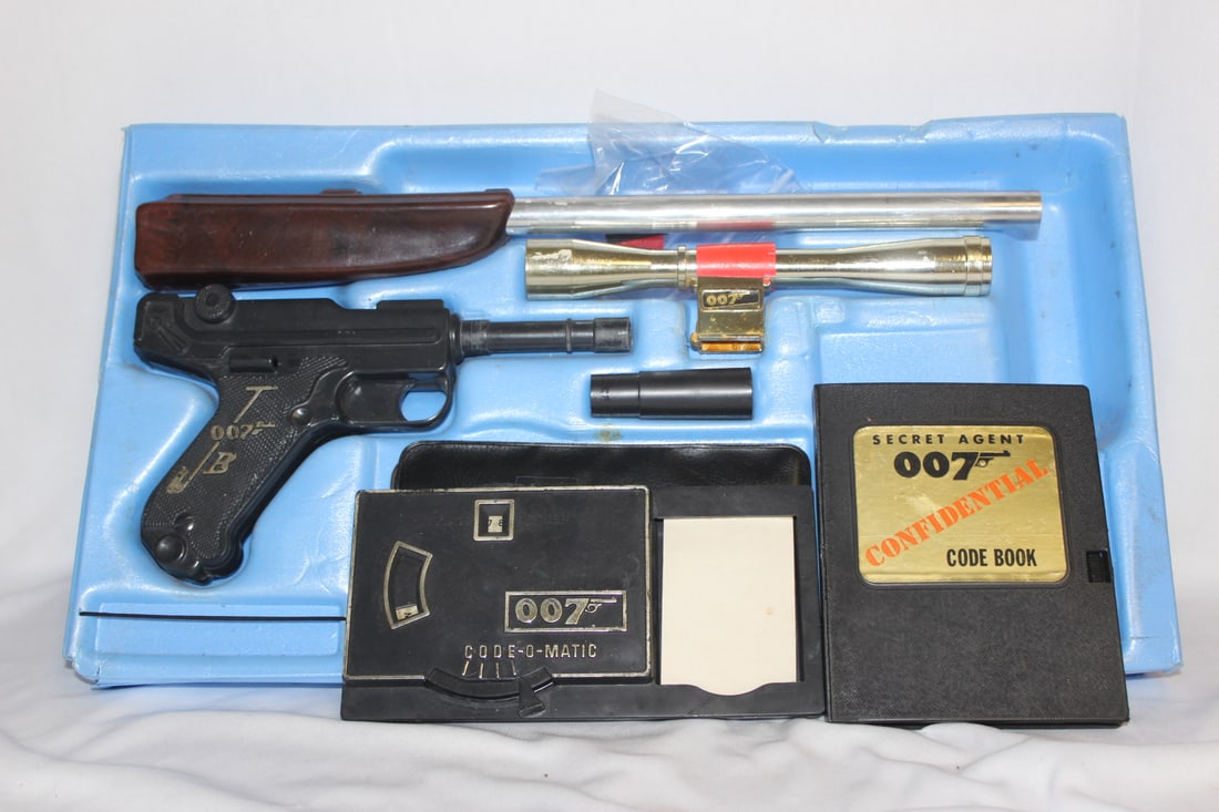 Rare 1965 007 Collectable Spy Kit: please note: no case, also probably other small items missing