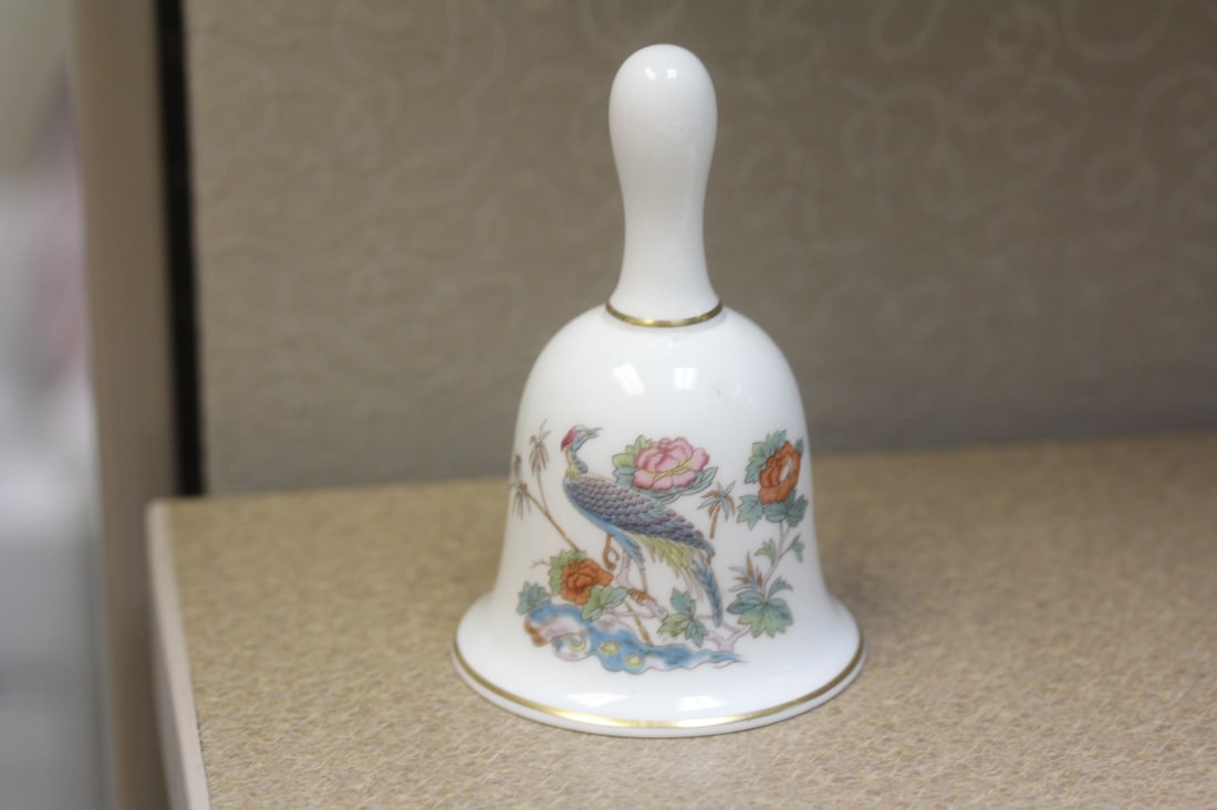 Wedgwood Bell: please note: no clasp - 4 1/4" tall