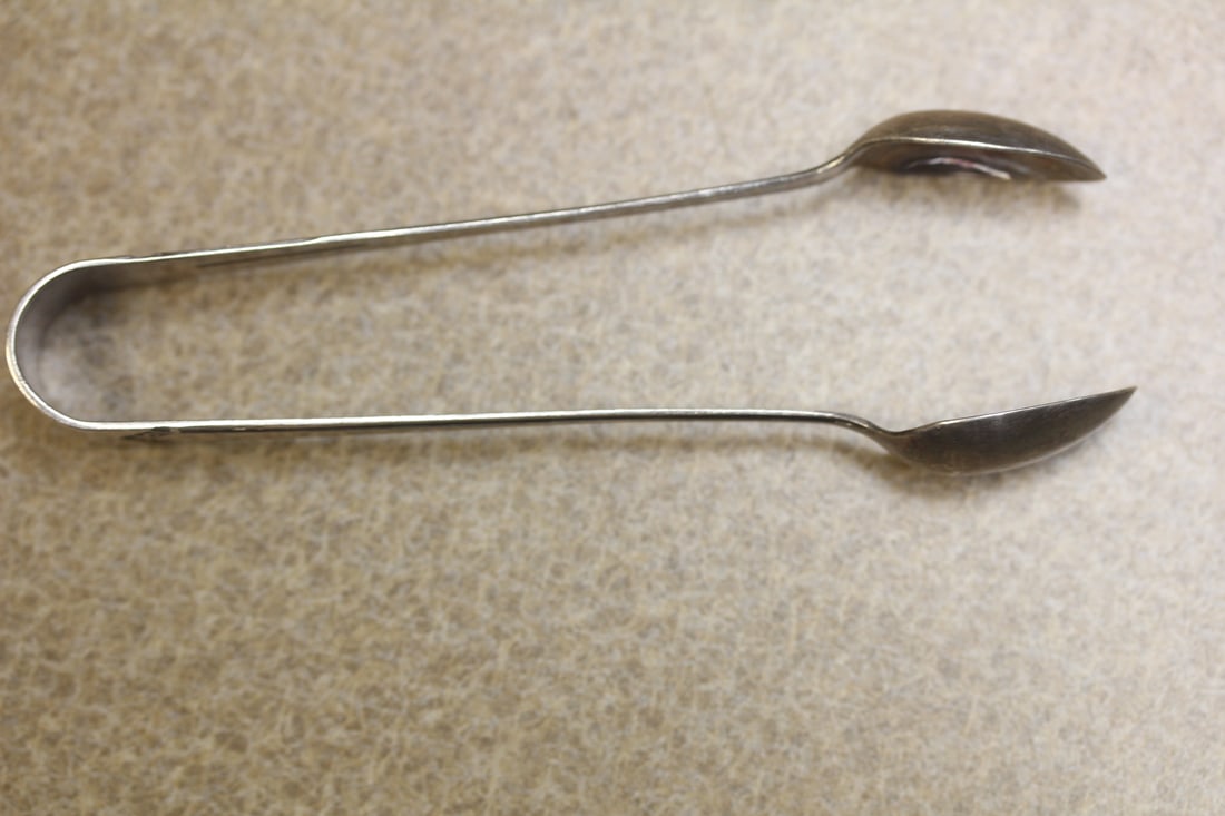 Deco Silverplate Tong: 4 3/8" across