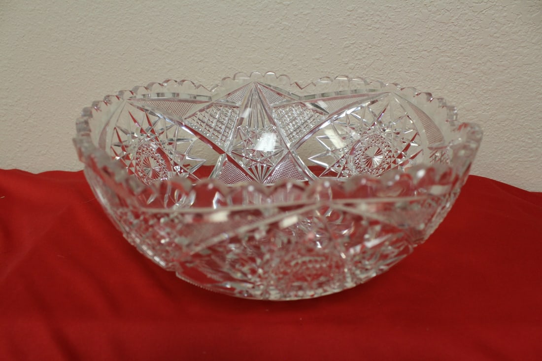 Large American Brilliant Cut Crystal Bowl: 9" across
