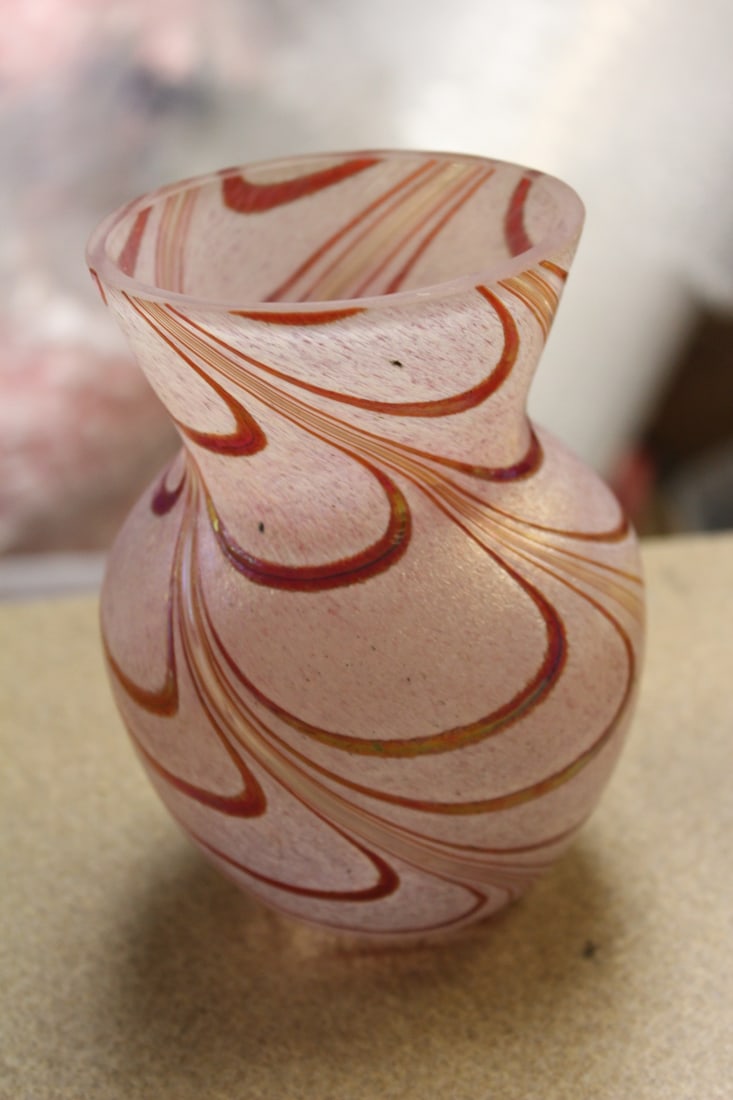 Artglass Vase: 5 1/2" tall