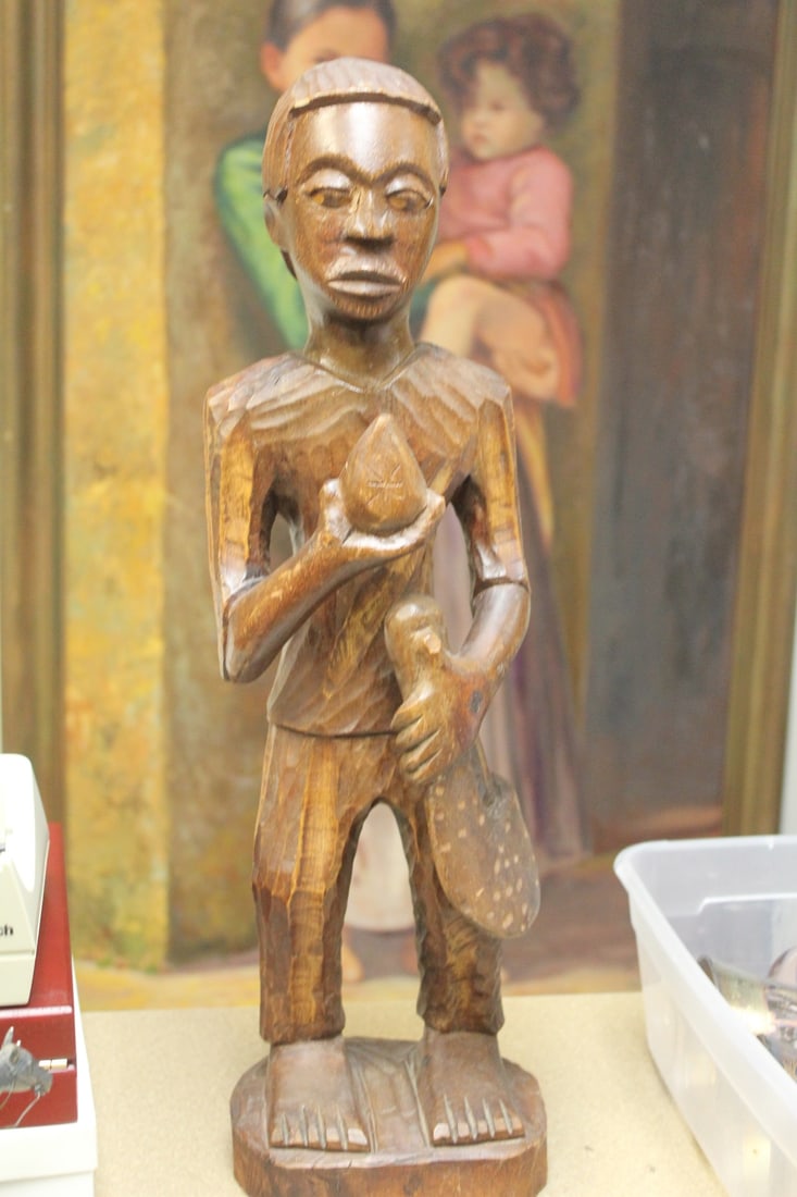 Wooden African Statue: 19 1/2" tall