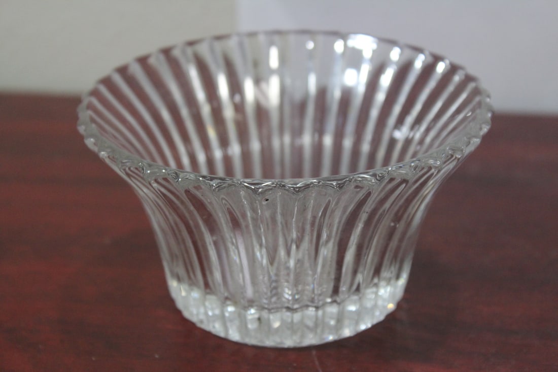 A Heisey Bowl: 5" in diameter