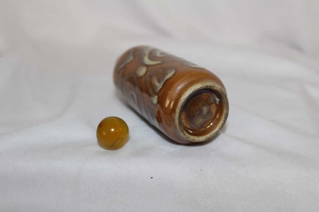 A Ceramic Snuff Bottle - 3