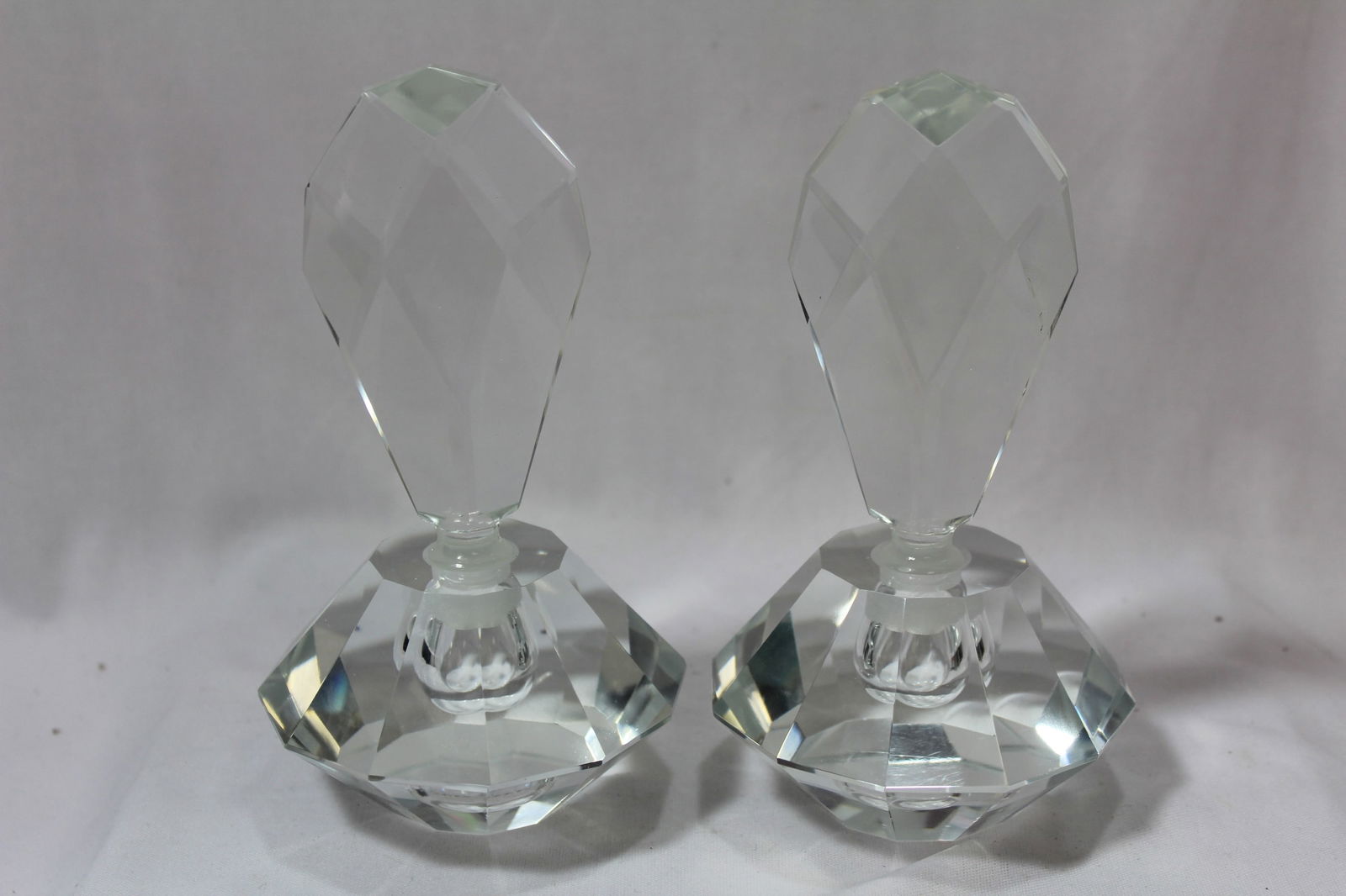 Set of Two Parfume Bottles (1 of 4)