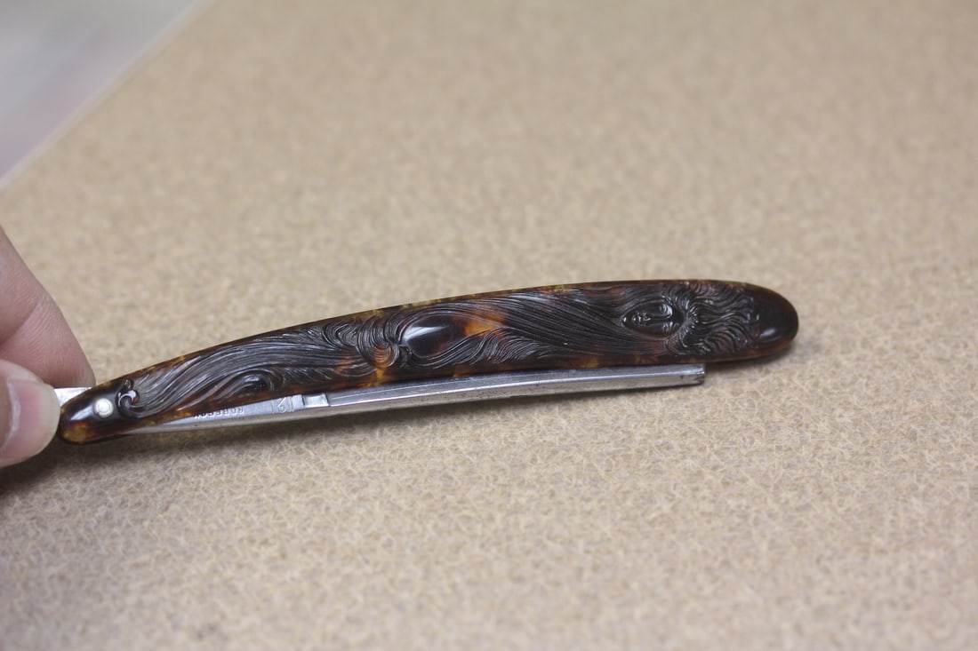 Shuredge Faux Turtle Shell Straight Razor: very ornate carving