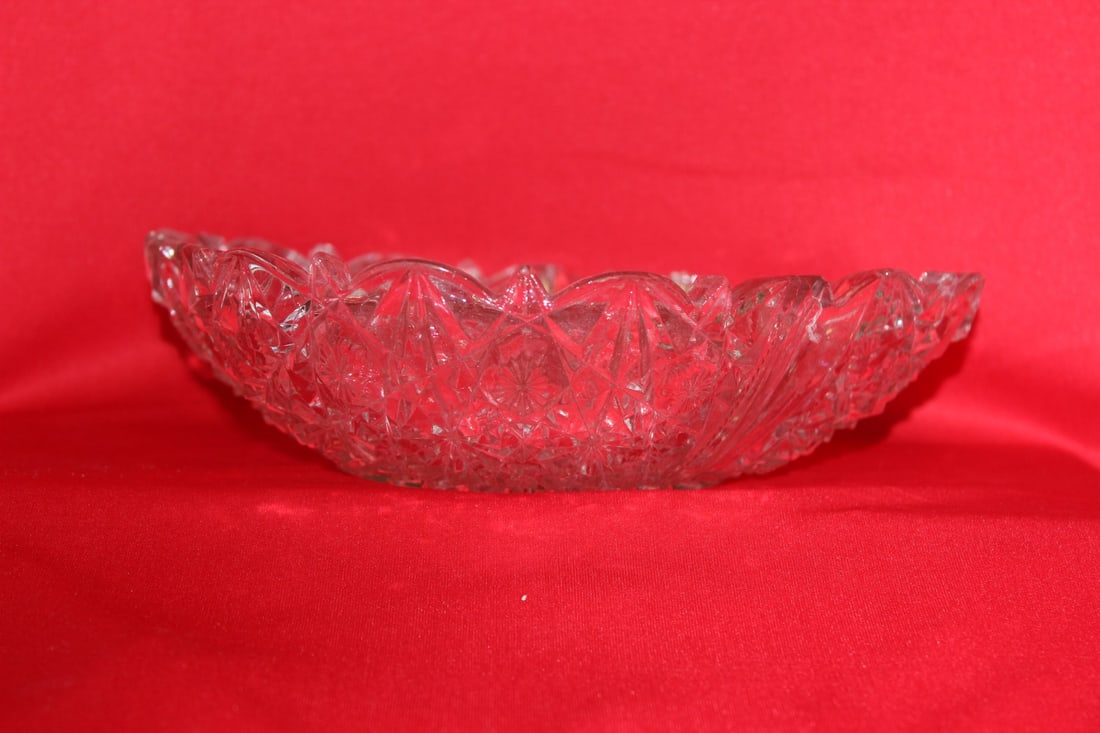 A Pressed Glass Display Bowl: 9" in diameter
