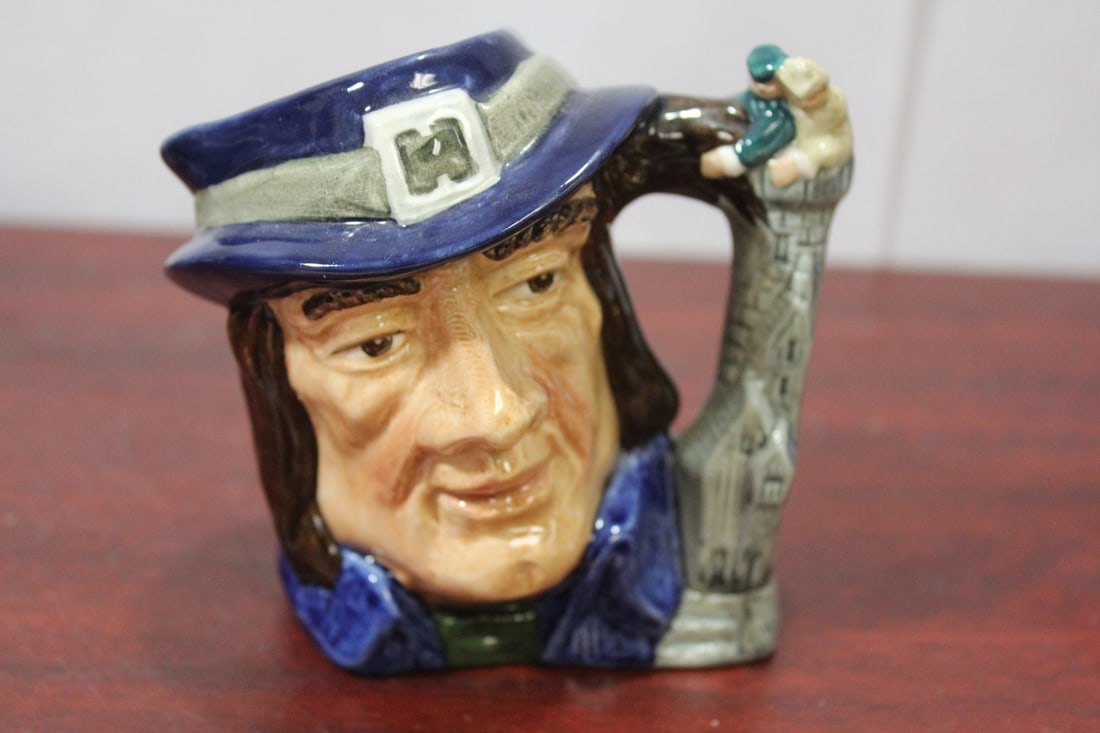 A Royal Doulton Gulliver Mug: 4 1/8" tall