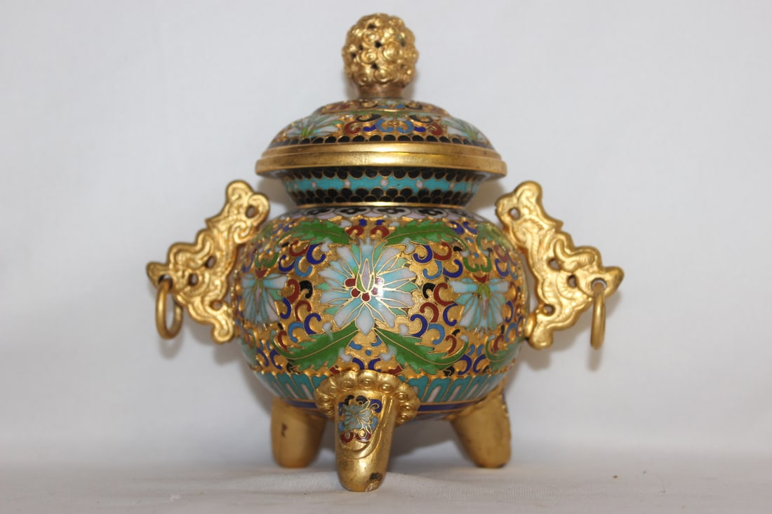 An Oriental Cloisonne Urn with Lid: 6 1/4" tall