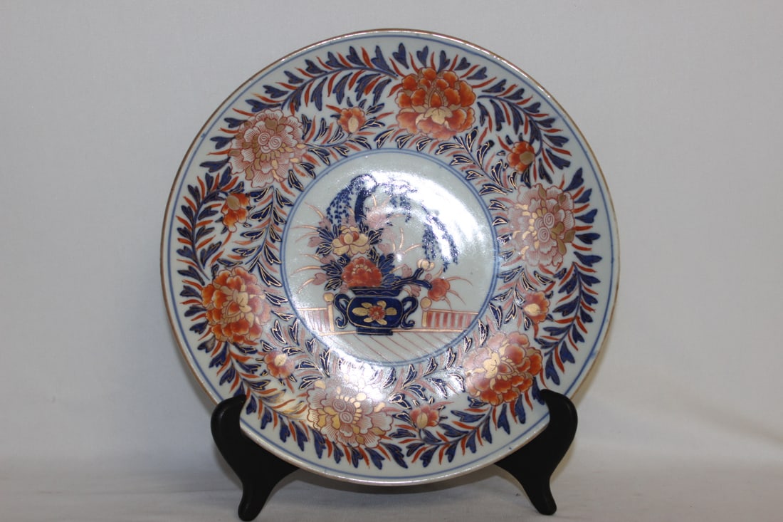 A Japanese Imari Plate: 19th Century - 9 1/8" in diameter
