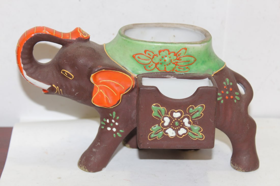 A Vintage Japanese Moriage Elephant Planter: 6 1/2" across