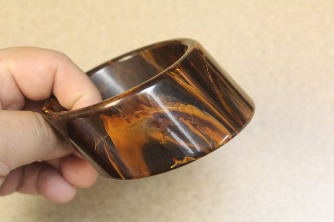 Bakelite Bangle Bracelet - 4