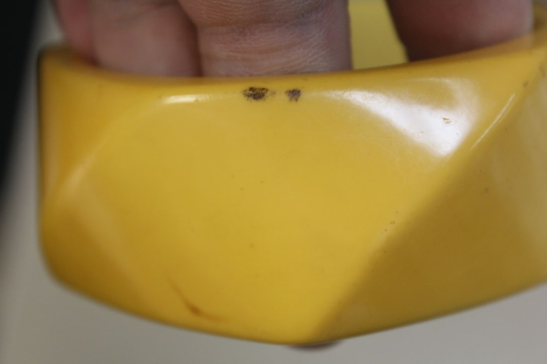 Bakelite Bangle Bracelet - 4