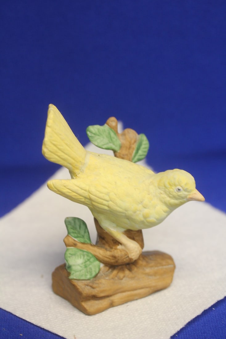 Ceramic Bird Figurine: 4 3/8" tall