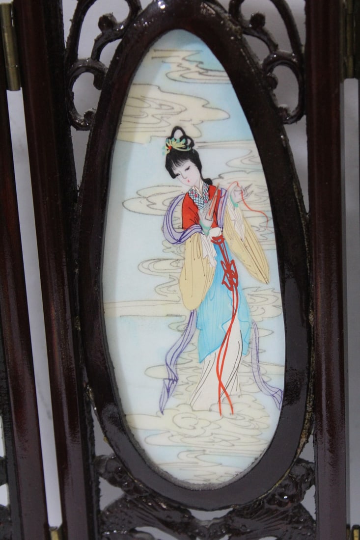 An Oriental Table Screen - 3