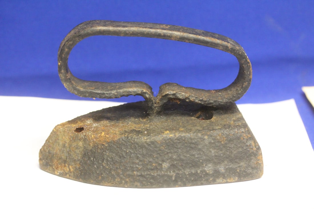 Cast Iron Iron (1 of 4)