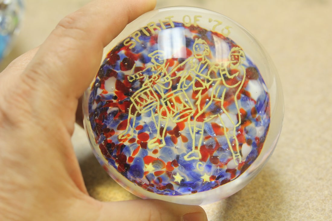 Spirit of 76 Artglass Paperweight: 3 1/4" in diameter