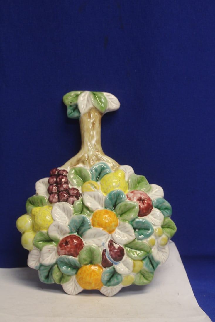 Italian Ceramic Wall Hanger: 8 7/8" across
