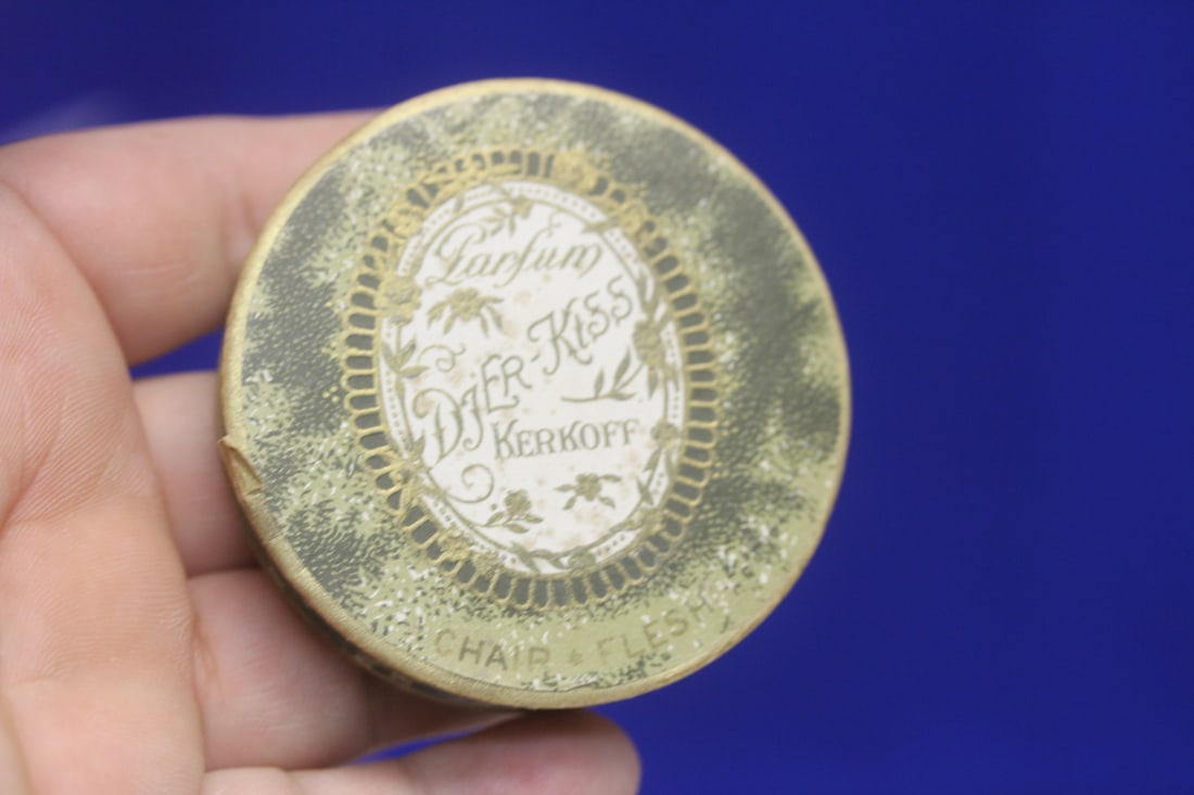 Djer-Kiss Kerkoff Empty Powder Box: as shown