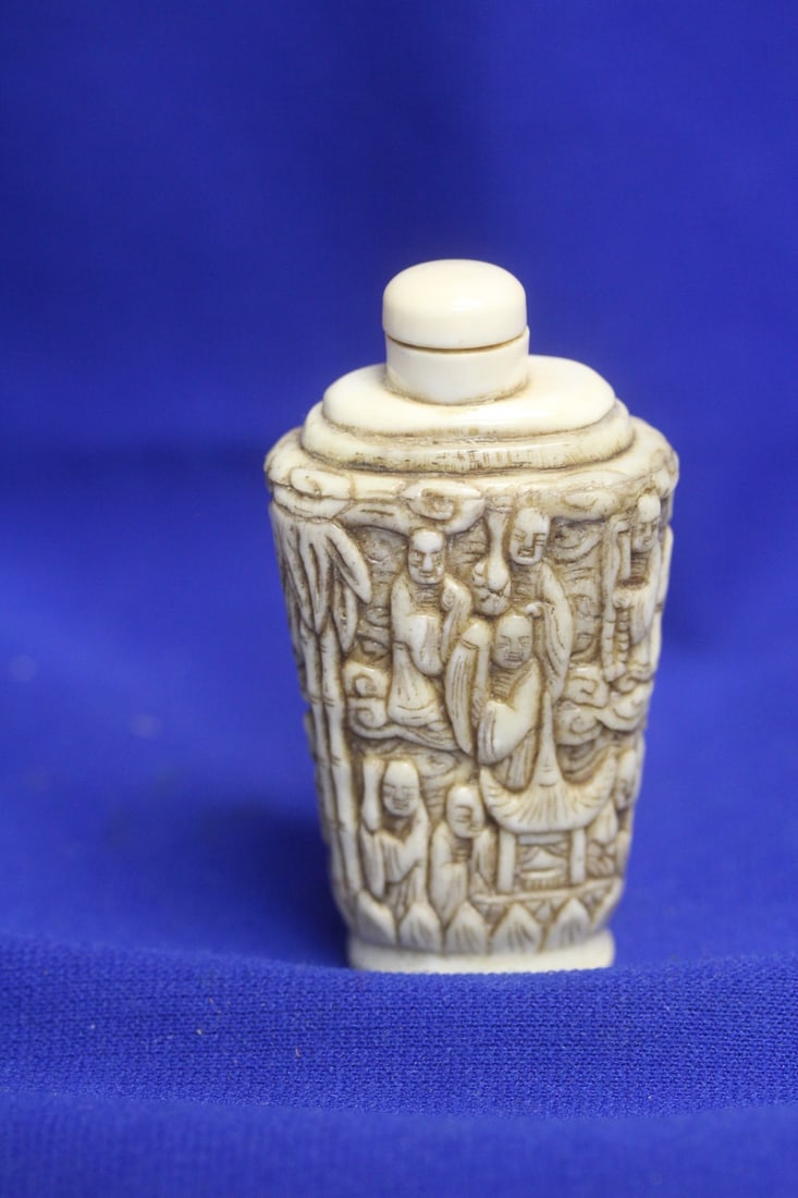 Antique/Vintage Chinese Snuff Bottle: carved b o n e - 3 1/8" tall