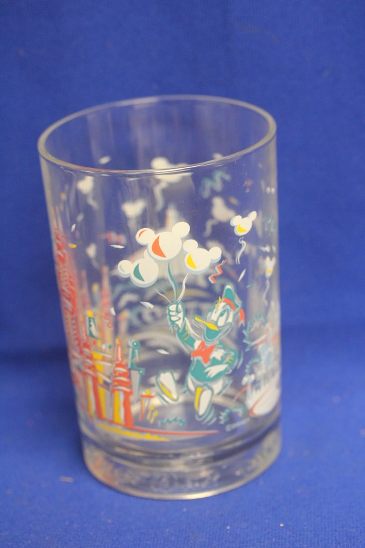 Mc Donald's Disney Cup: 5 1/8" tall