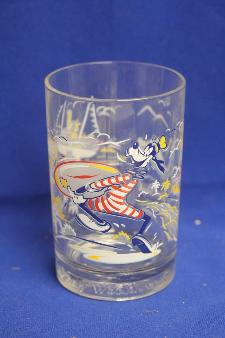 Mc Donald's Disney Cup: 5 1/8" tall