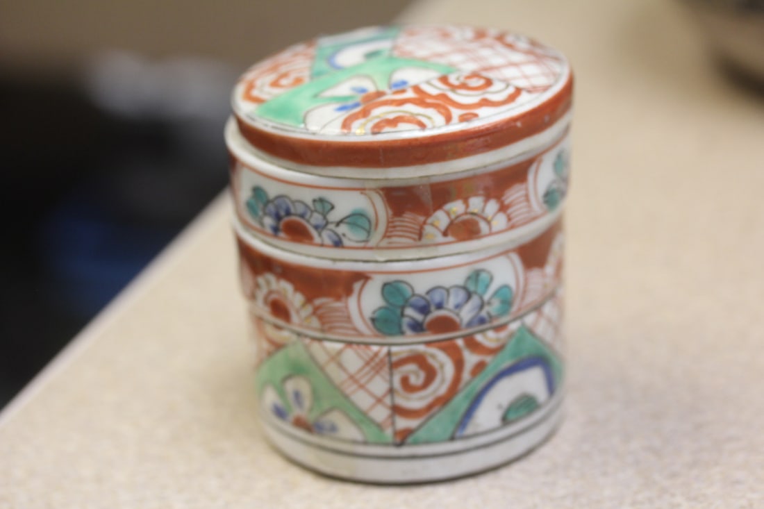 Antique Japanese Imari Jubako Stacking Container: 19th century - 3 1/8" tall