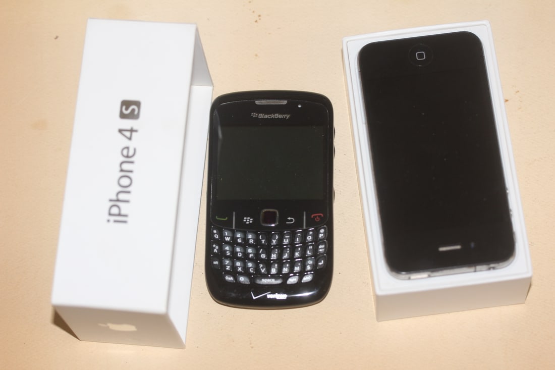 Lot of 2 Smart Phones: iPhone 4s and Blackberry - not tested to see either one works or not