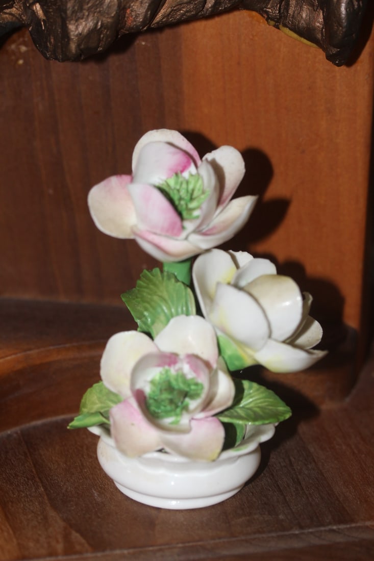 Radnor Ceramic Roses: 4 1/2" tall - nice looking