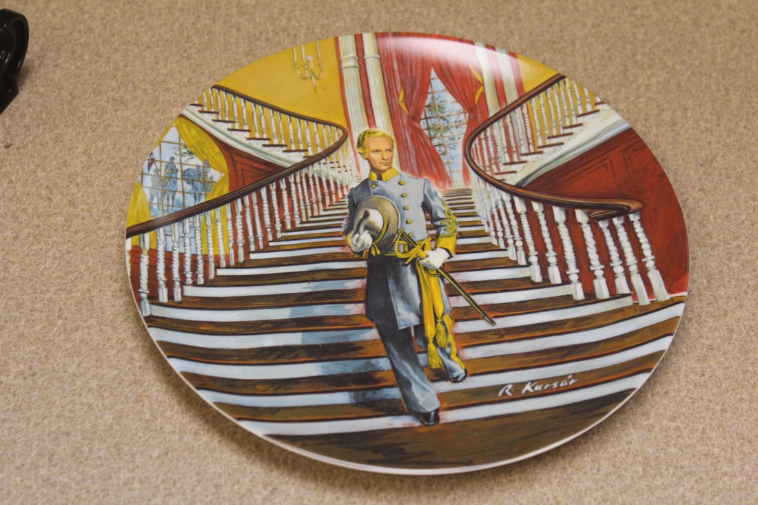 Collectors plate: Gone with the Wind, by Kursor. COA and boxed, 8 5/8" in diameters