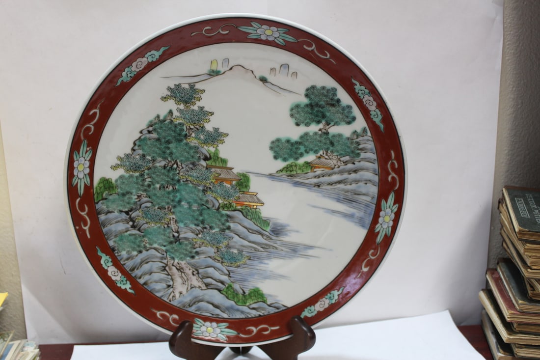 A Signed Chinese/Japanese Plate (1 of 8)