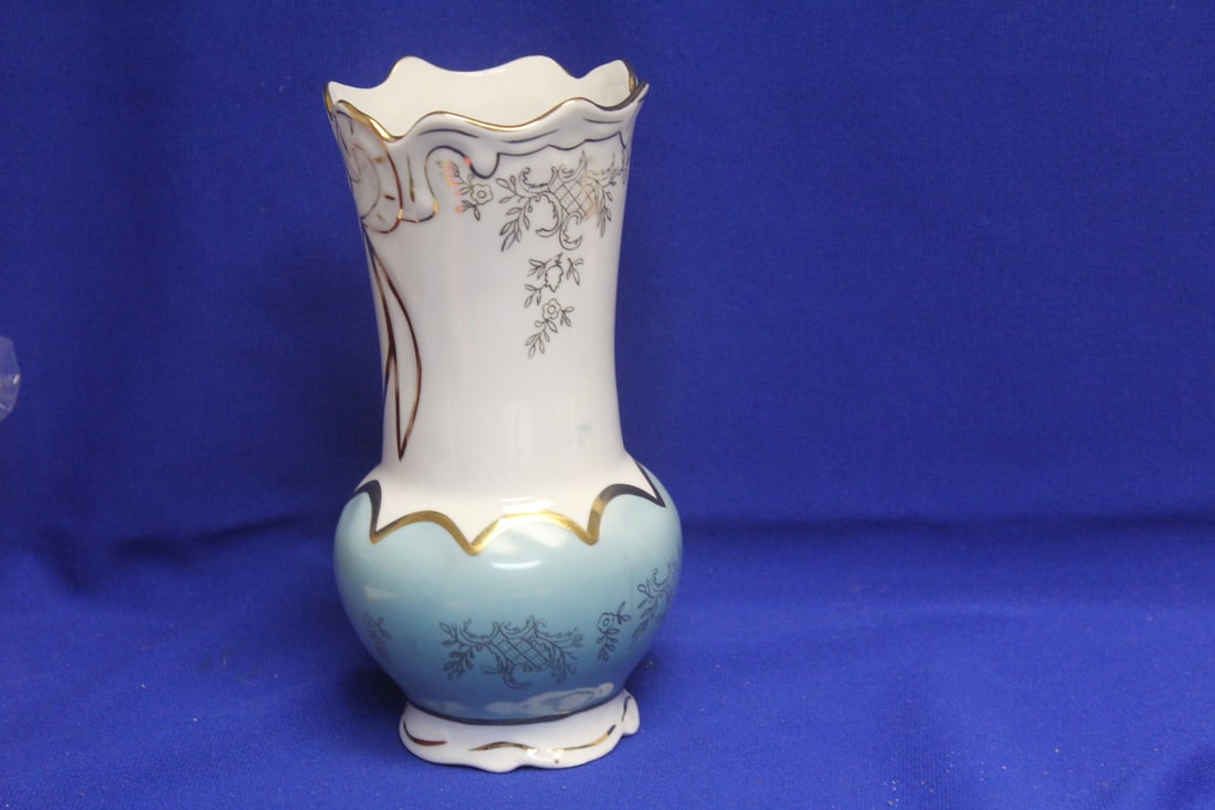 Mid Century Modern Arpo Vase: 7 1/2" tall