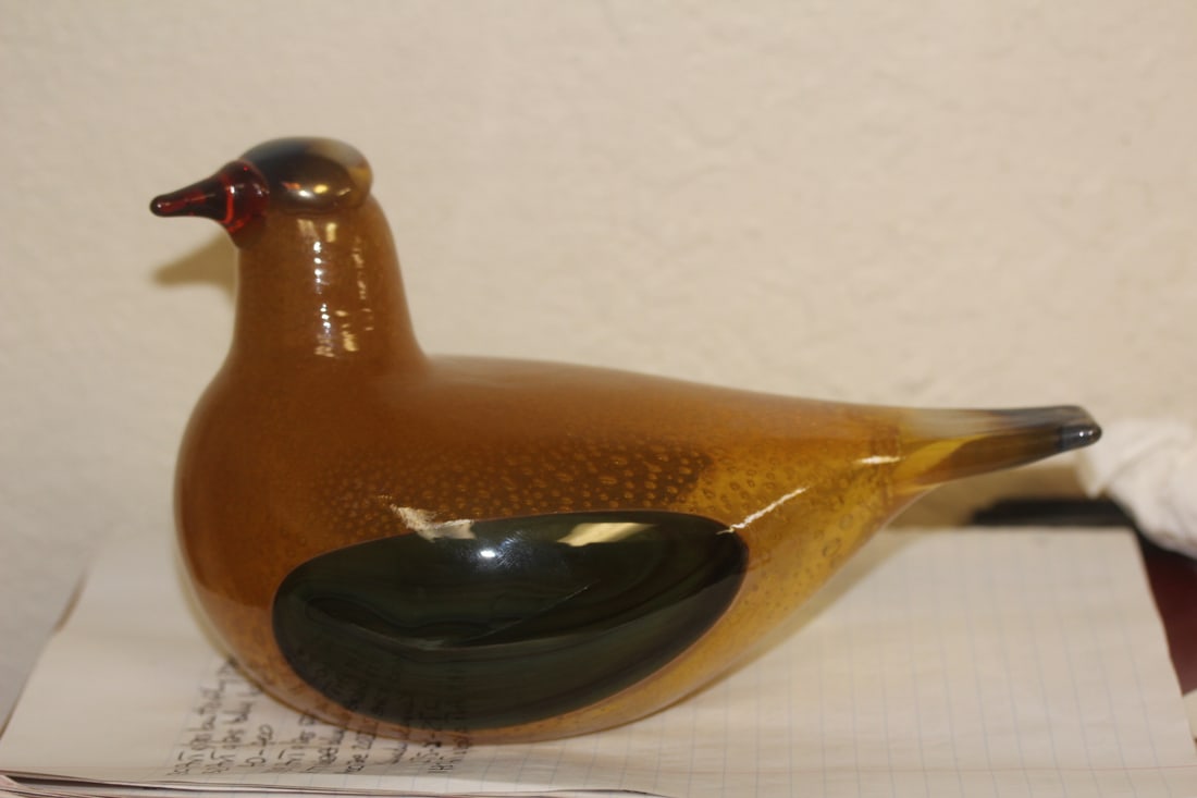Signed Toikka Art Glass Bird: finland - signed Tittala Oiva Toikka Art Glass Bird - dated 2001 - 8 3/8" wide