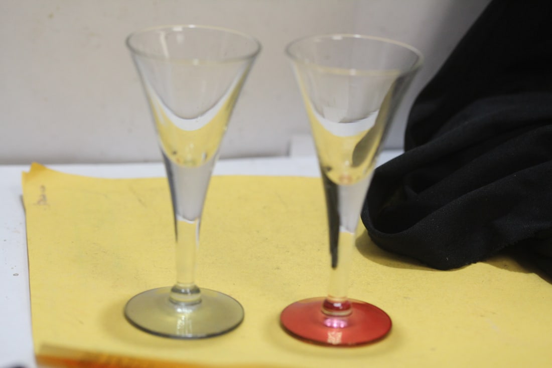 A Pair of Small Artglass Champagne Cups: 4 1/8" tall