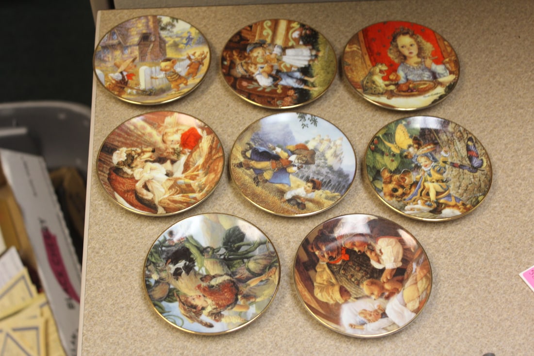 Lot of 8 Fairytails Miniature Collectors Plate: 3 5/8" in diameter each